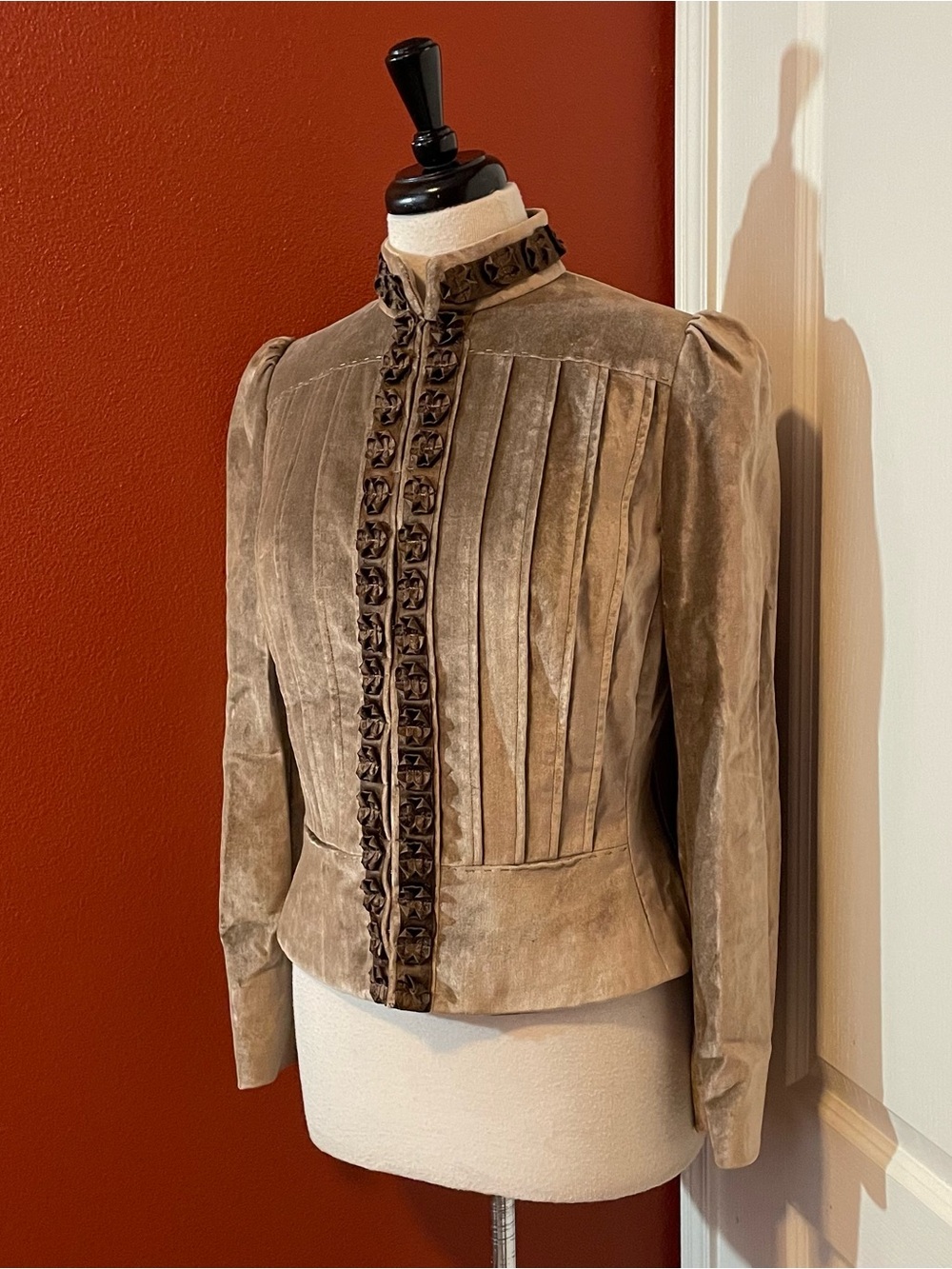 Elie Tahari Women’s Vintage Crushed Velvet Satin Trim Taupe Victorian Jacket